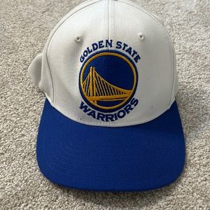 White Golden State Warrior snap back hat